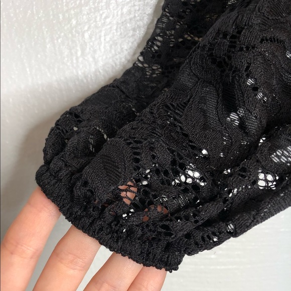 ⭐️ 4/$25 Boohoo twisted front lace crop top 6 M - Picture 7 of 8